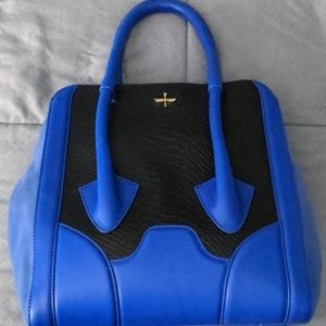 Pour la Victorie tote